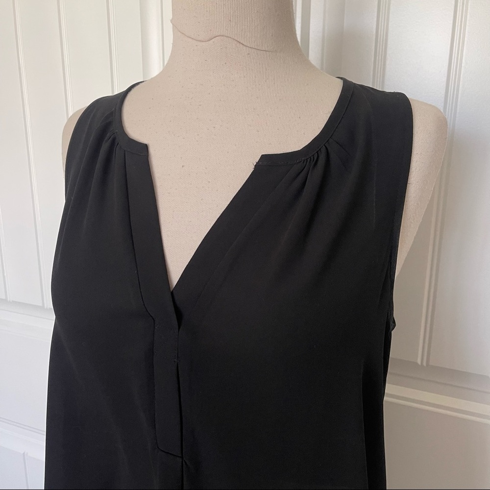Lush Black V-Neck Sleeveless Blouse - Picture 2 of 5